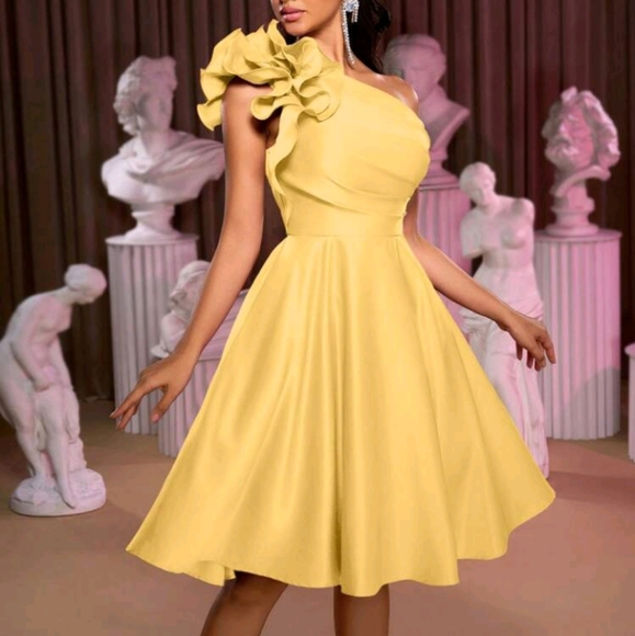 Lovelzi Women Elegant Romantic Satin Pleated One Shoulder Exaggerated 3D Floral - Picture 4 of 5